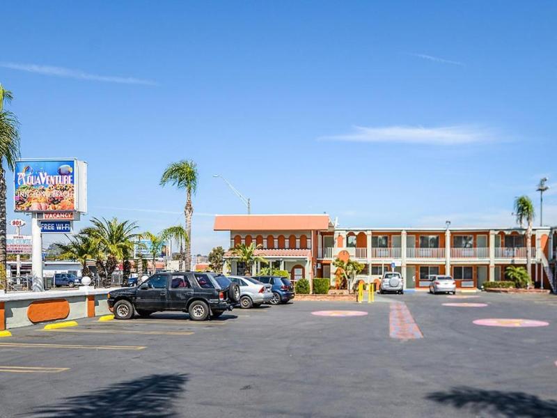 Aqua Venture Inn — exterior view