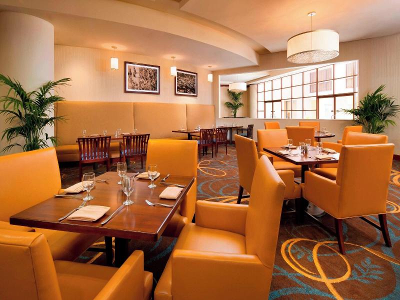 Sheraton Agoura Hills image