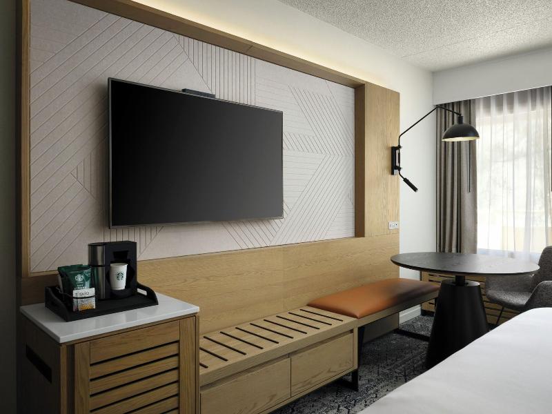 Sheraton Agoura Hills image