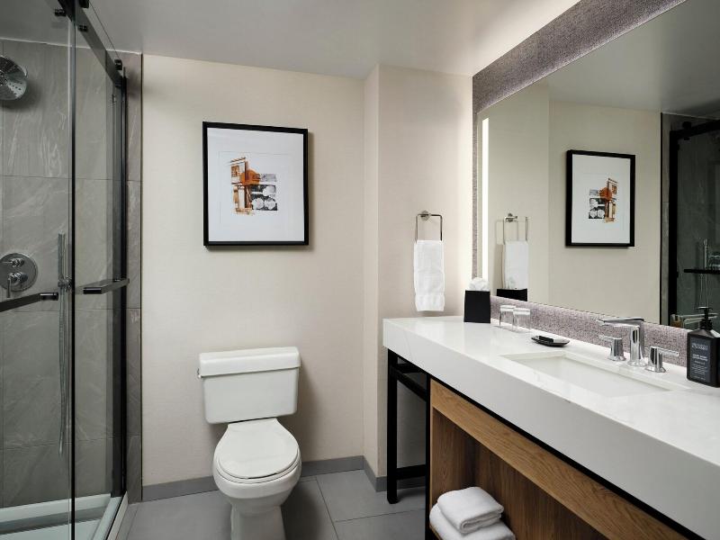 Sheraton Agoura Hills image
