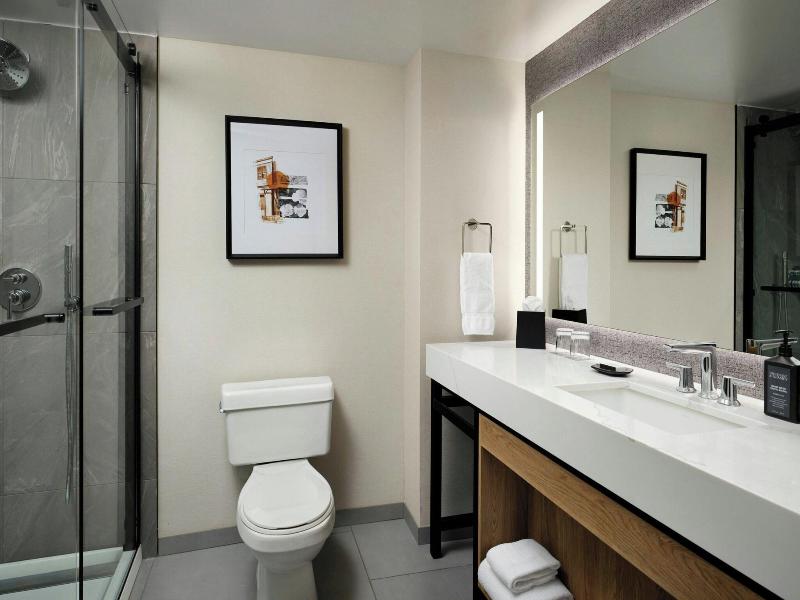 Sheraton Agoura Hills image