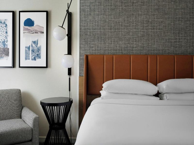 Sheraton Agoura Hills image