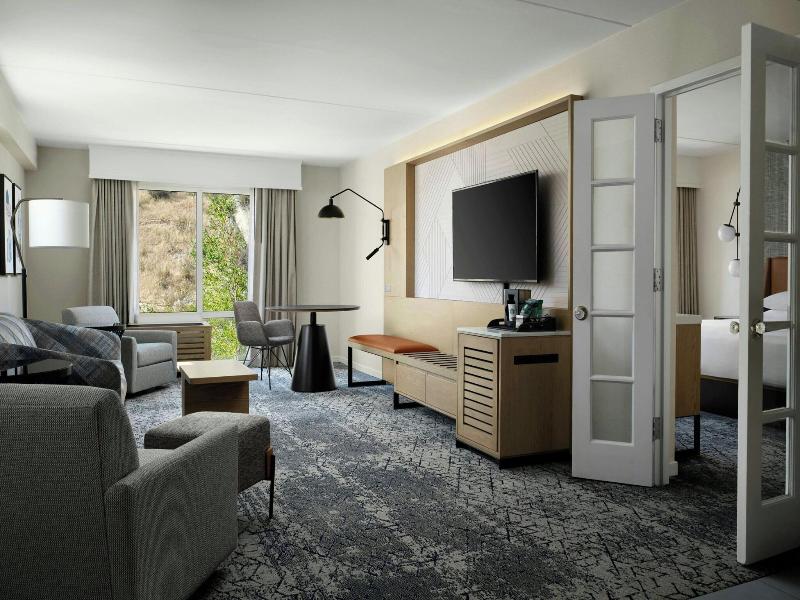 Sheraton Agoura Hills image