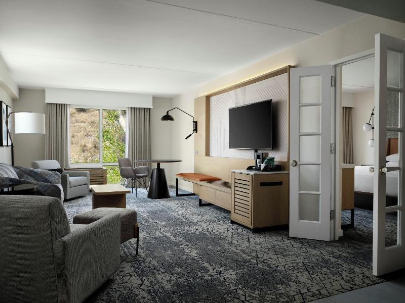 Sheraton Agoura Hills image