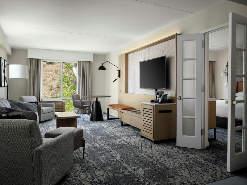 Sheraton Agoura Hills image