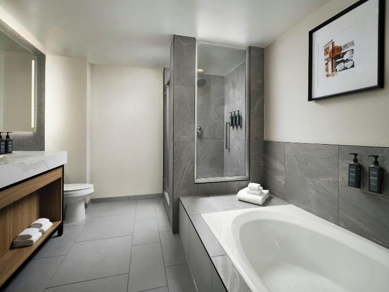 Sheraton Agoura Hills image