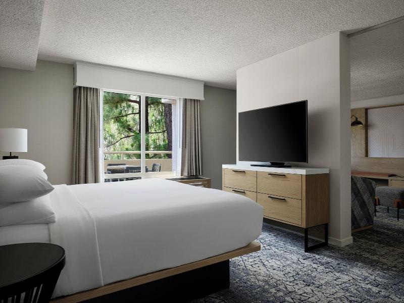 Sheraton Agoura Hills image