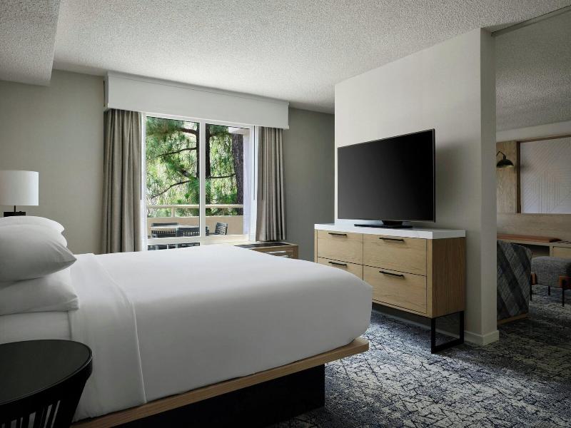 Sheraton Agoura Hills image