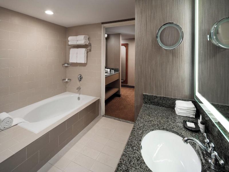 Sheraton Agoura Hills image