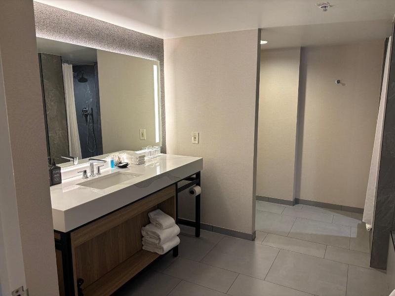 Sheraton Agoura Hills image