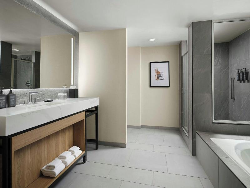 Sheraton Agoura Hills image