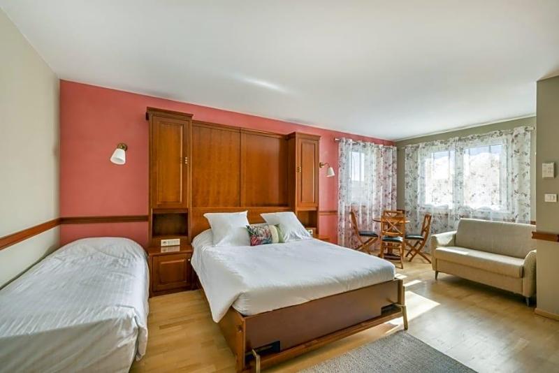 Hotel Newport image