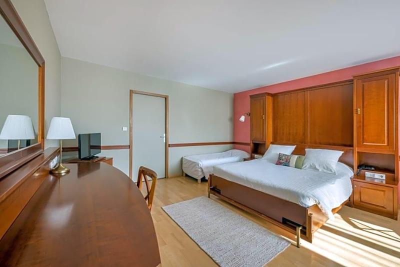 Hotel Newport image