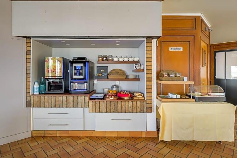 Hotel Newport image