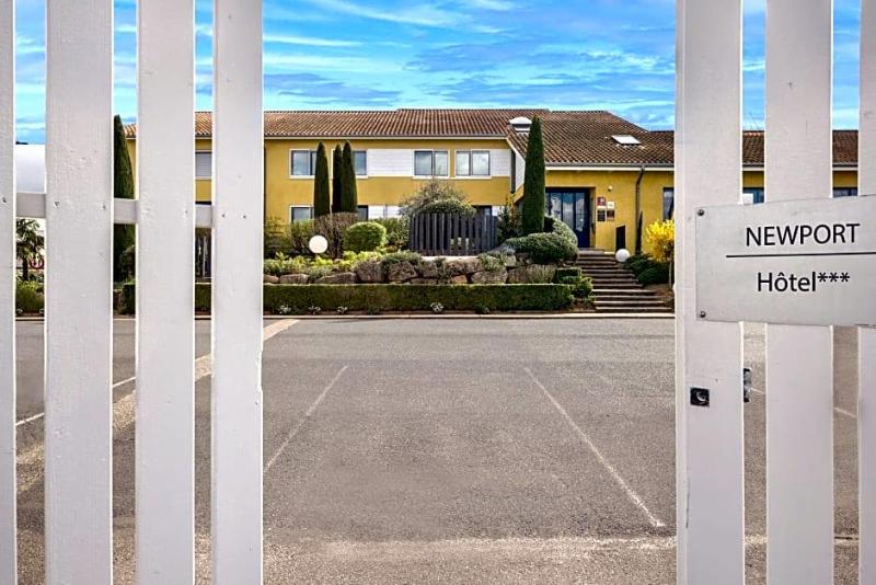 Hotel Newport image