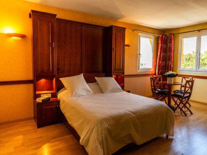 Hotel Newport image