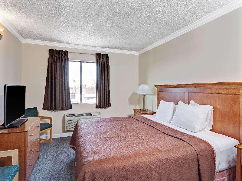 Travelodge by Wyndham Pasadena Central image