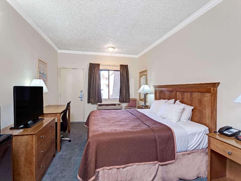 Travelodge by Wyndham Pasadena Central image