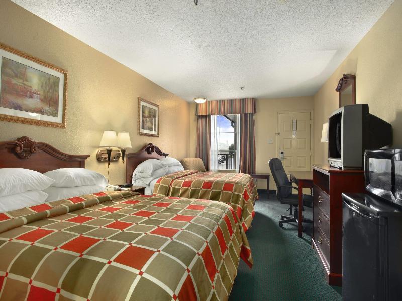 Room TWO QUEEN BEDS