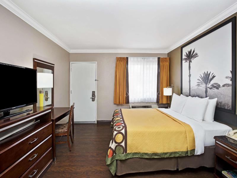 Super 8 by Wyndham Los Angeles-Culver City Area image