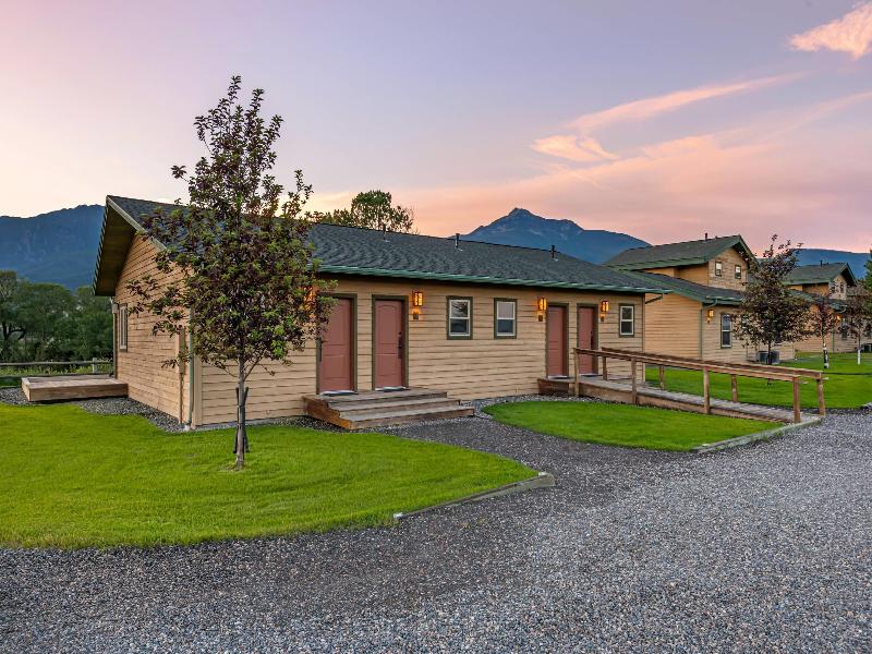 Yellowstone Valley Lodge image