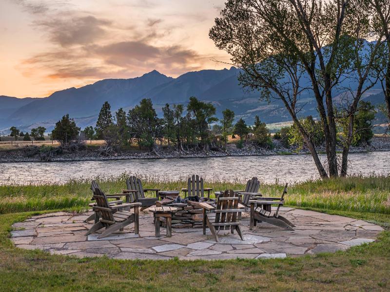 Yellowstone Valley Lodge image