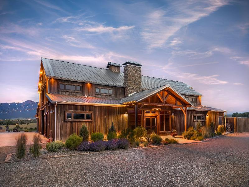 Yellowstone Valley Lodge image