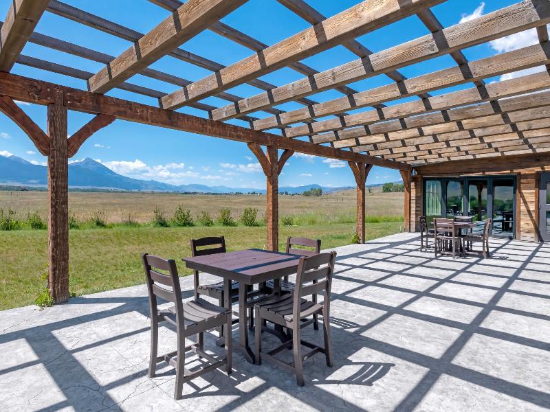 Yellowstone Valley Lodge image