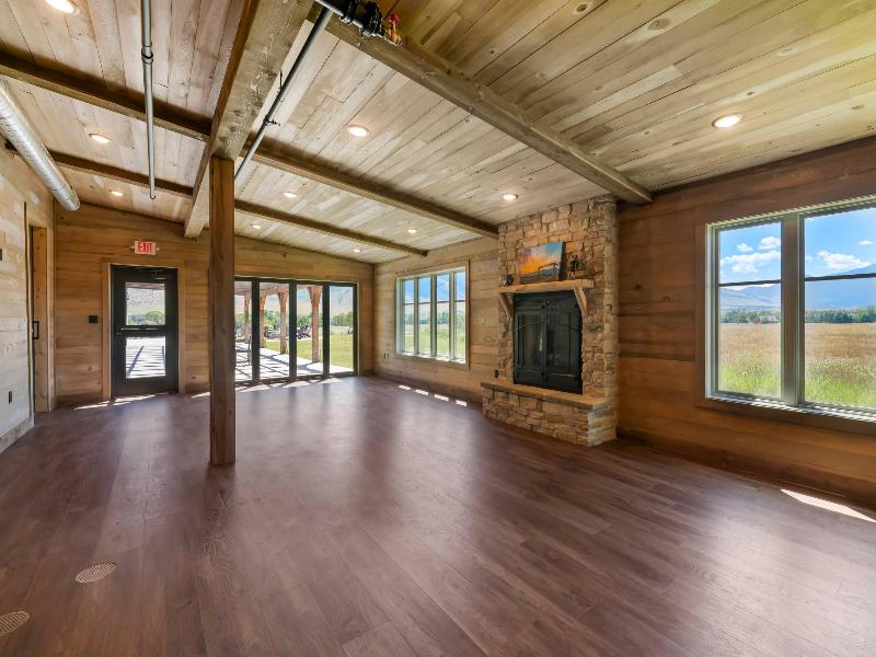 Yellowstone Valley Lodge image