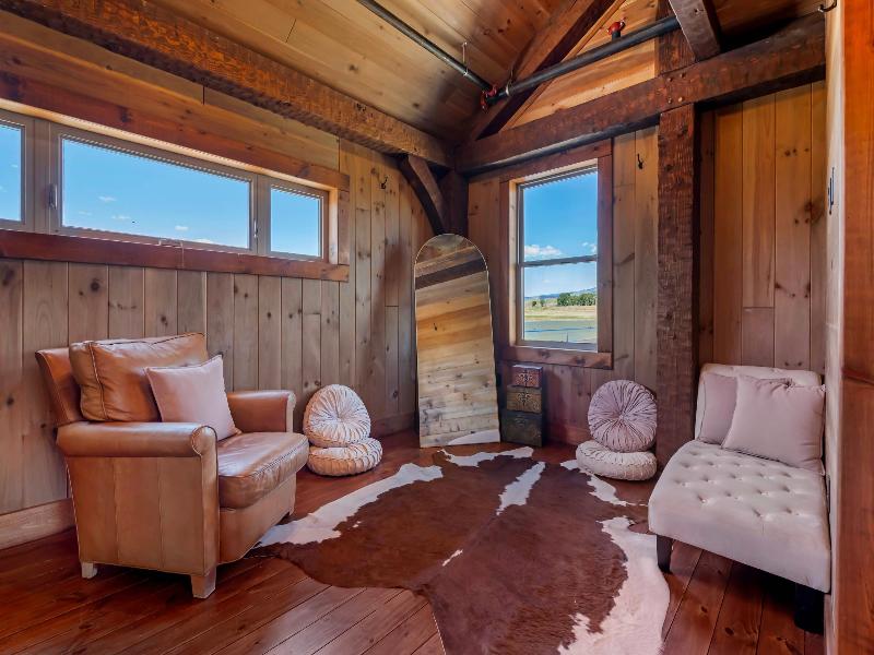 Yellowstone Valley Lodge image