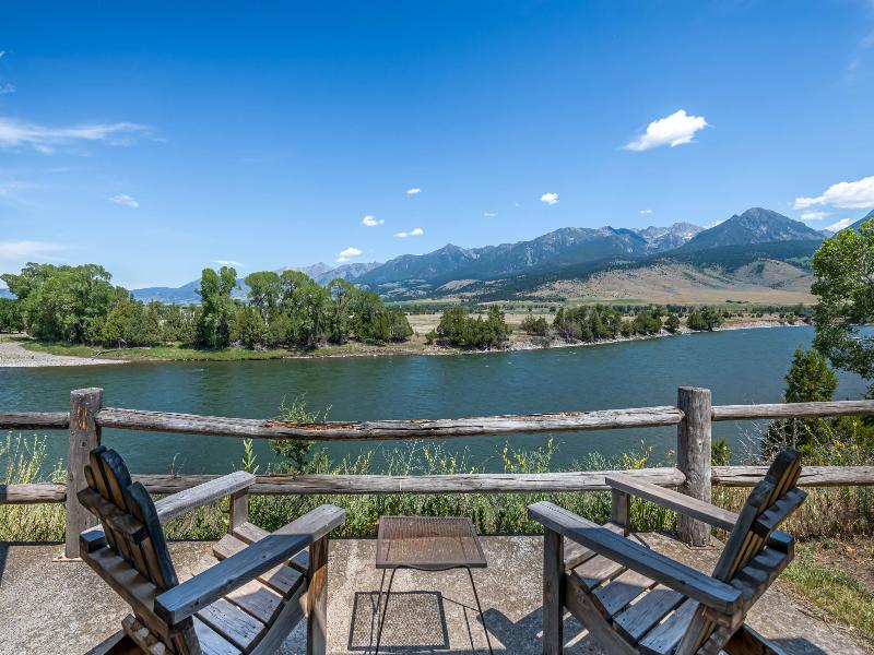 Yellowstone Valley Lodge image