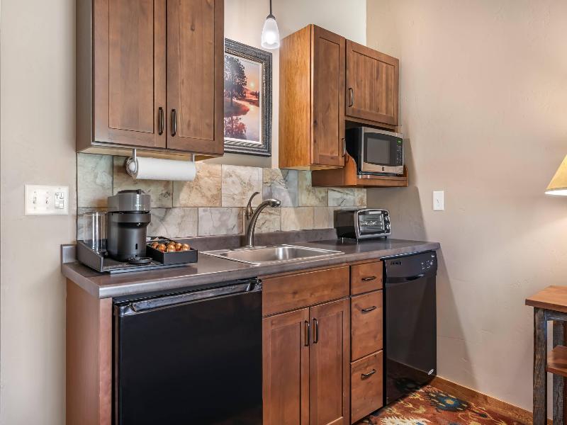 Yellowstone Valley Lodge image