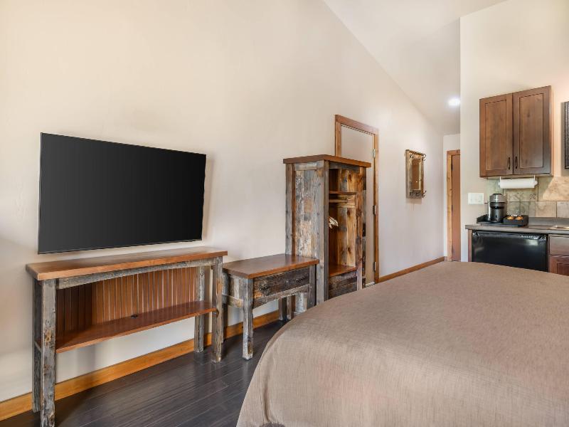 Yellowstone Valley Lodge image