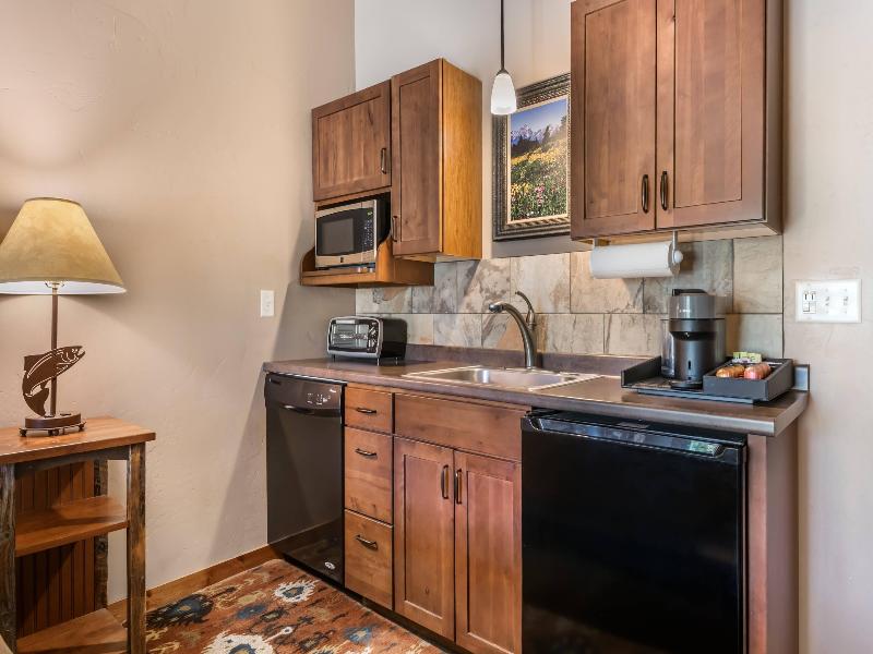 Yellowstone Valley Lodge image