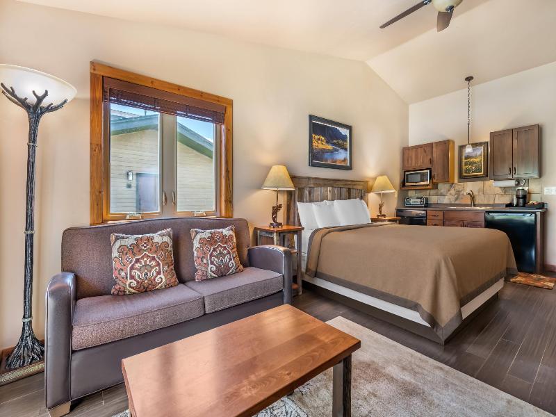 Yellowstone Valley Lodge image