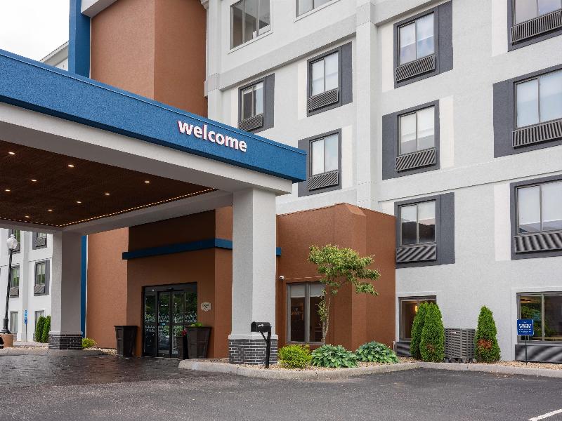 Hampton Inn Norton image