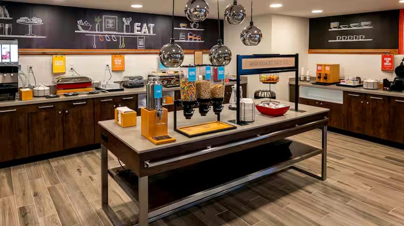 . Hampton Inn Norton