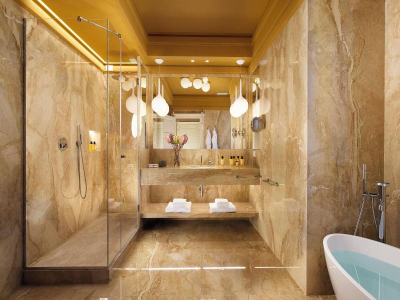 Villa Cortine Palace Hotel image