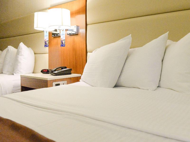 Travelodge by Wyndham Culver City image