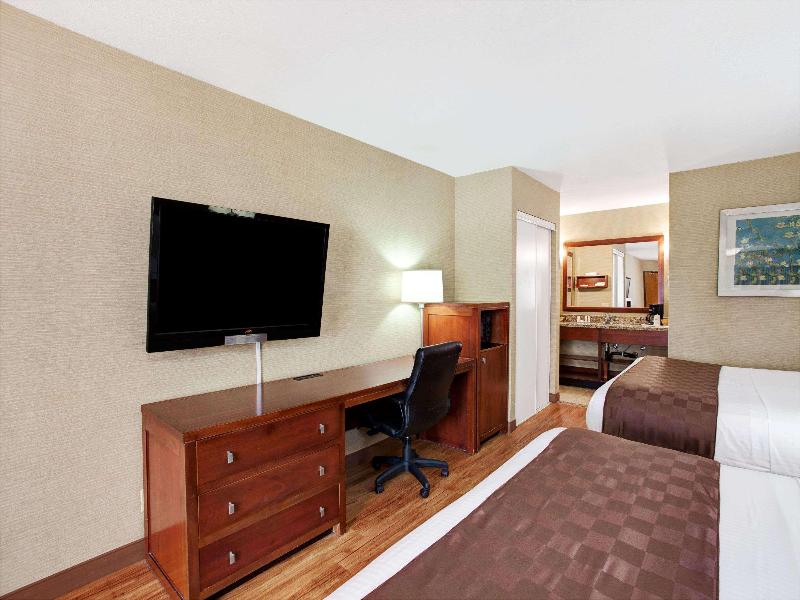 Travelodge by Wyndham Culver City image