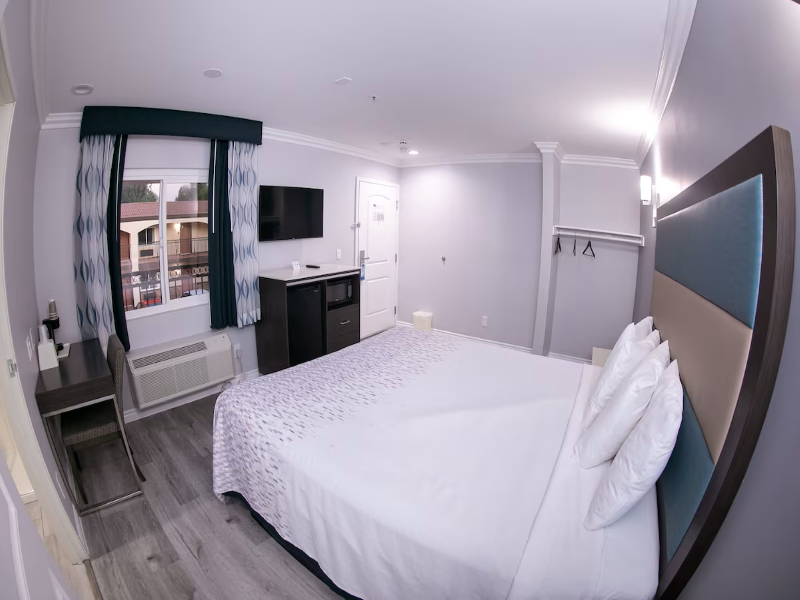 Travelodge Inn & Suites by Wyndham West Covina image