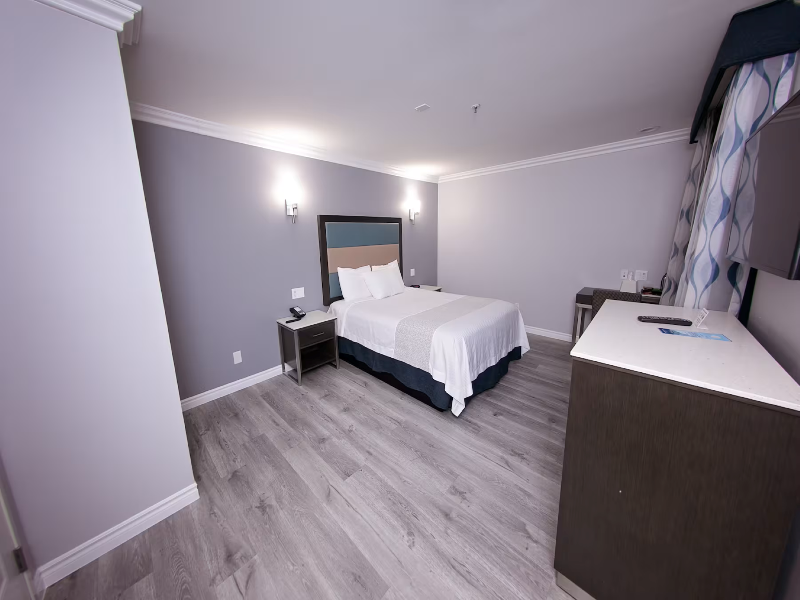 Travelodge Inn & Suites by Wyndham West Covina image