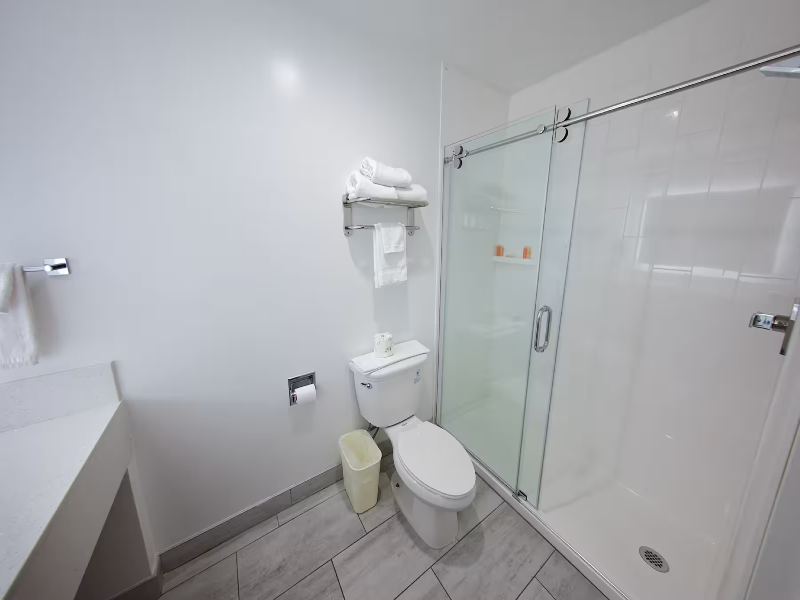 Travelodge Inn & Suites by Wyndham West Covina image