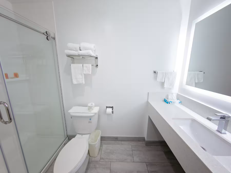 Travelodge Inn & Suites by Wyndham West Covina image