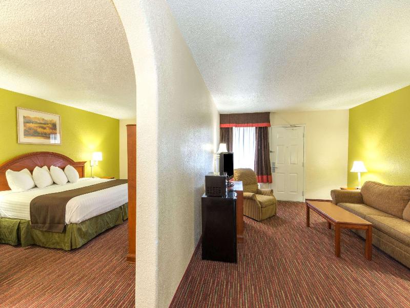 Baymont by Wyndham Louisville East image