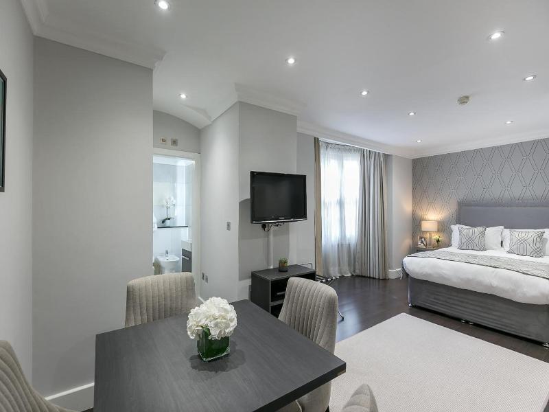 Chilworth Court image