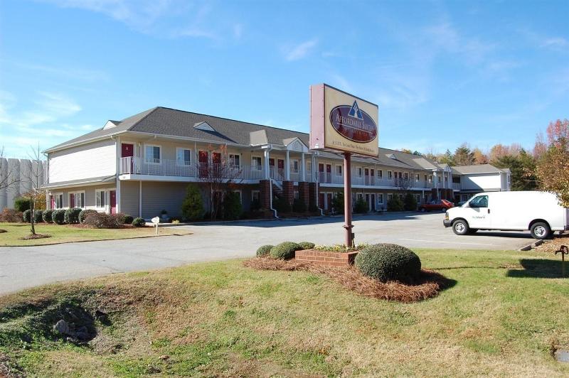 Affordable Suites Lexington image