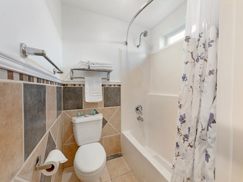 Bw Harbour Inn & Suites Huntington - Sunset Beach image