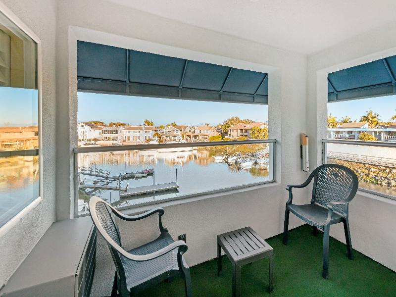 Bw Harbour Inn & Suites Huntington - Sunset Beach image