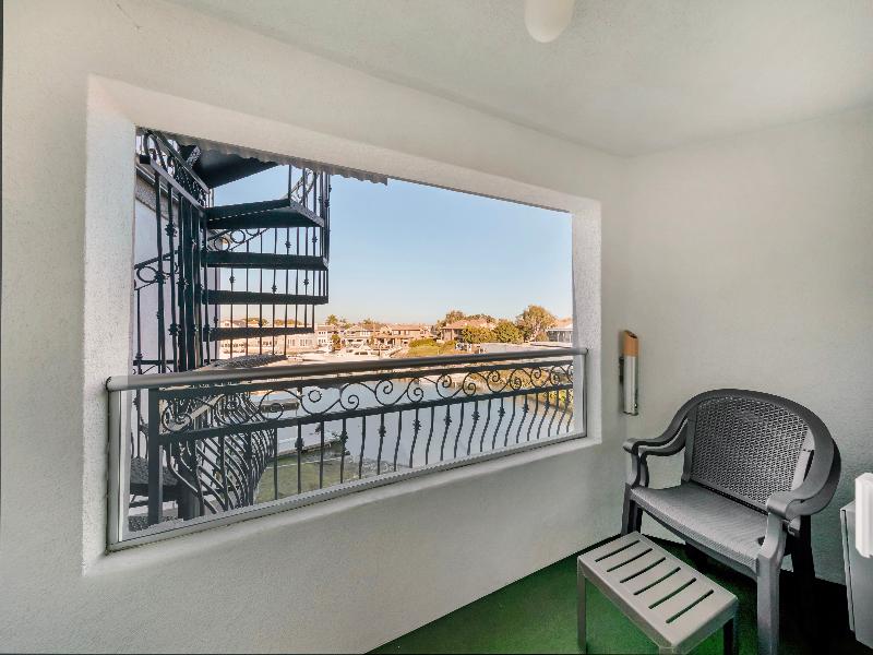 Bw Harbour Inn & Suites Huntington - Sunset Beach image